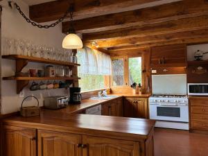 CASA de MONTAÑA CON VISTA AL LAGO