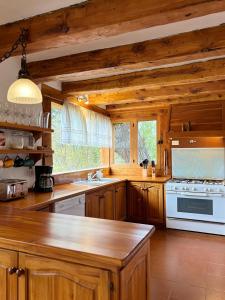 CASA de MONTAÑA CON VISTA AL LAGO