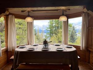 CASA de MONTAÑA CON VISTA AL LAGO