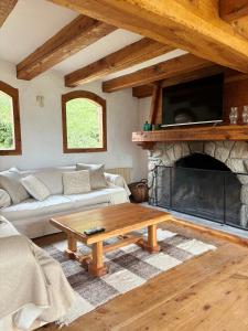 CASA de MONTAÑA CON VISTA AL LAGO