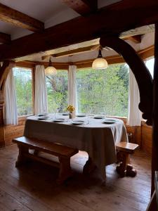 CASA de MONTAÑA CON VISTA AL LAGO