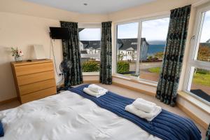 Stunning Sea Views - Luxury 4BR Beach House