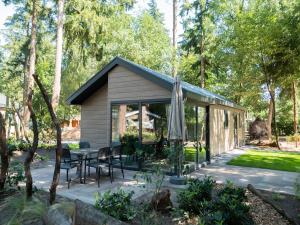 Modern chalet in Maarn for 4 people
