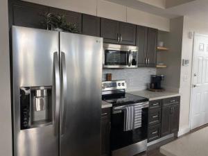 Downtown, contemporary, 2 bedroom, Roof Terrace! 3A