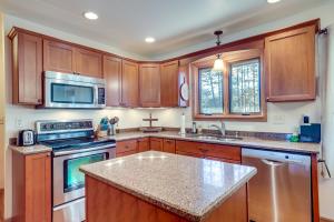 Pet-Friendly Tomahawk Home Deck and Private Hot Tub