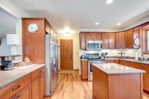 Pet-Friendly Tomahawk Home Deck and Private Hot Tub