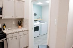 Texas Roots: King Beds and Modern Comfort