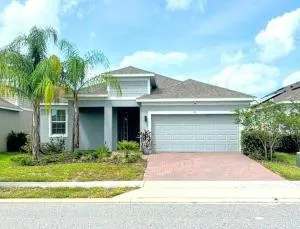 Spacious, modern, chic and NEW - Loughman