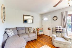 Less Than 1 Mi to Dtwn Pet-Friendly Cabin in Murphy!