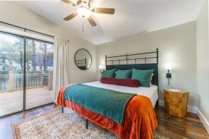 Cozy Cabin in the Woods w Playroom, Deck & Lounge