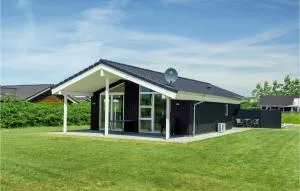 Three-Bedroom Holiday Home In Tarm - Tarm