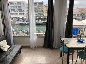 Appartements Appartement T 2 meuble sur canal : photos des chambres