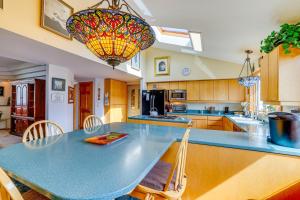 Unique Home with Beautiful Mtn Views!