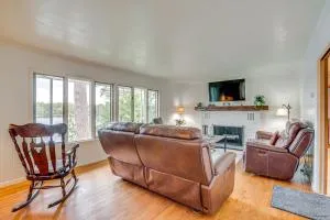 Lakefront Home with Fire Pit in Eagle River - Eagle River