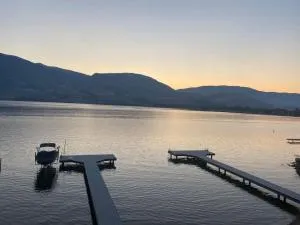Lakefront Nest Beach House Suite - Okanagan Falls