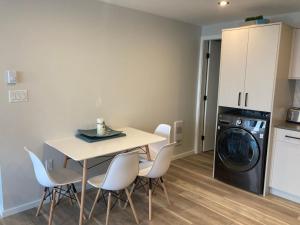 Lakefront Nest Beach House Suite