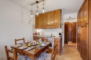 Wolf & Deer Apartment Ski-In Ski-Out 250m - Happy Rentals