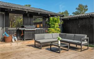 Cozy Home In Gilleleje With Wifi