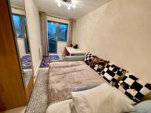 Luxury 2 Bedroom Apartment- Lake view - Free Parking - Wembley Stadium 5KM