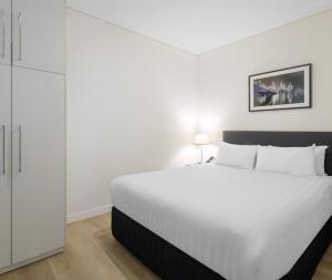 Oaks Melbourne on Collins Suites