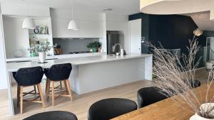 Moonee Retreat - 200m to beach and ocean reserve views