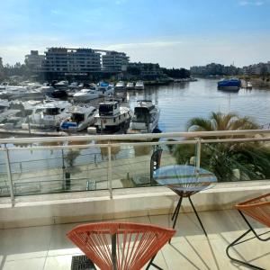 Apart , Departamento condominio en Bahia grande Nordelta con balcon y vista a la bahia , piscina exterior opcional arancelada