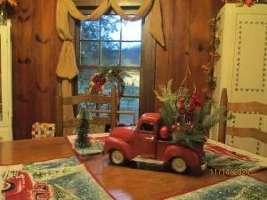 Cabin retreat just off I-77, wonderful experience for 2! - Pipestem