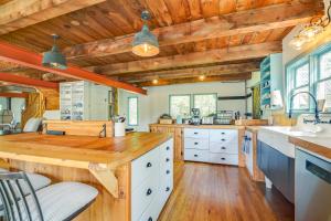 Luxe 14-Acre Vermont Countryside Lodge!