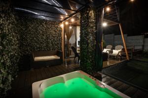 Ventana Paraíso Cabaña con Jacuzzi