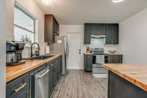 Cozy Retreat Near Downtown SA - Martindale Army Air Field