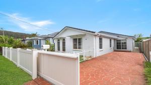 Beach House - Ettalong - Pet Friendly