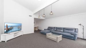 Beach House - Ettalong - Pet Friendly