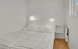 Nice Apartment In Væggerløse With Wifi