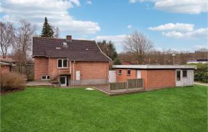 2 Bedroom Amazing Home In Sørvad