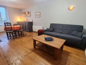 Maisons de vacances Charmant Gite au Coeur d'Haraucourt - Proche de Nancy, Jardin Privatif, Wifi, Parking Gratuit - FR-1-584-22 : photos des chambres