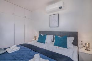 Apartments with parking space Vantacici, Krk - 23582