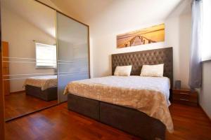Apartments with parking space Klimno, Krk - 23615 