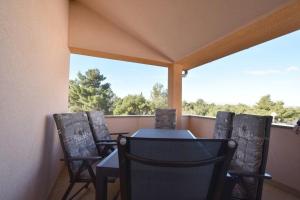 Apartments with parking space Klimno, Krk - 23615