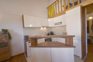 Apartments with parking space Klimno, Krk - 23615