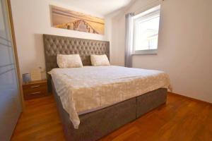 Apartments with parking space Klimno, Krk - 23615