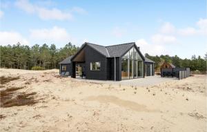 4 Bedroom Awesome Home In Rømø - 5hvězdičkové hotely ve městě Tagholm