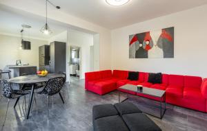 2 Bedroom Nice Apartment In Pula
