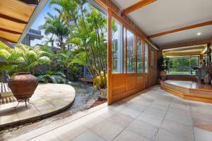 Fuller Holidays -Ocean House - Beachfront Suffolk Park