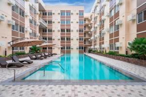 Cozy Unit Right by the Pool with Massage