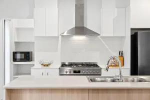 Point Retreat - Пойнт Лонсдейл