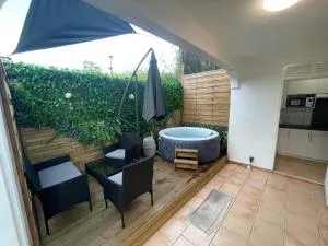 Havre de détente avec jaccuzi - Bis