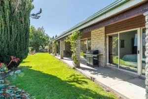 Sunlit Solace - Wanaka Holiday Home - Glendhu