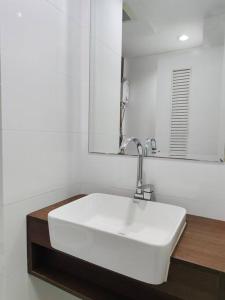 Fully Furnished Apartment Close to MRT Pool n Gym