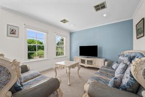 Chateau On Vines - Aldinga - C21 SouthCoast Holidays