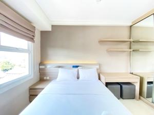 Cozy and Clean 1BR Apartment at Parahyangan Residence By Travelio